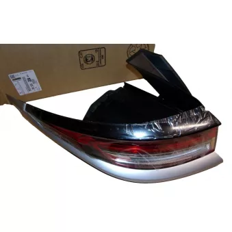 Feu arrière gauche OE 9833591780